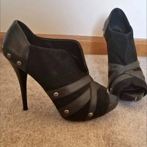 Sz9 Leather Studded 4" Bootie/Pump